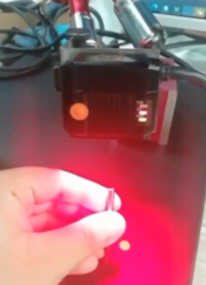 艾韋迅IVY8040M讀取4mm4mm激光蝕刻二維碼蝕刻品質較差，  金屬反光強，需要高解碼性能+良好光處理。.png